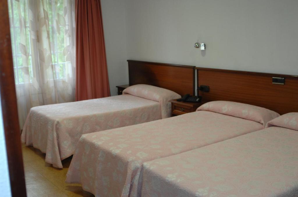Santacruz Hotel Oviedo Szoba fotó