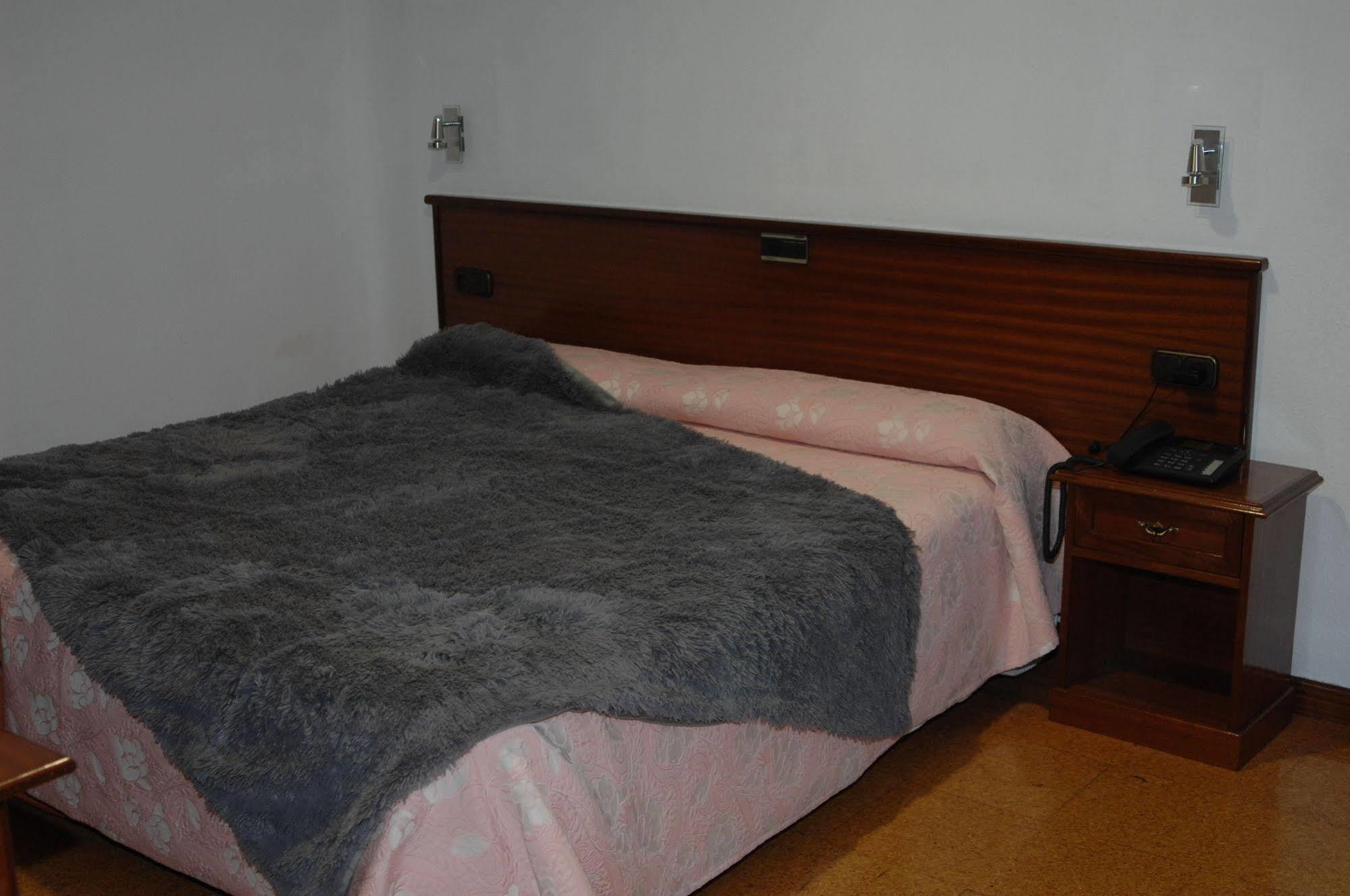 Santacruz Hotel Oviedo Kültér fotó