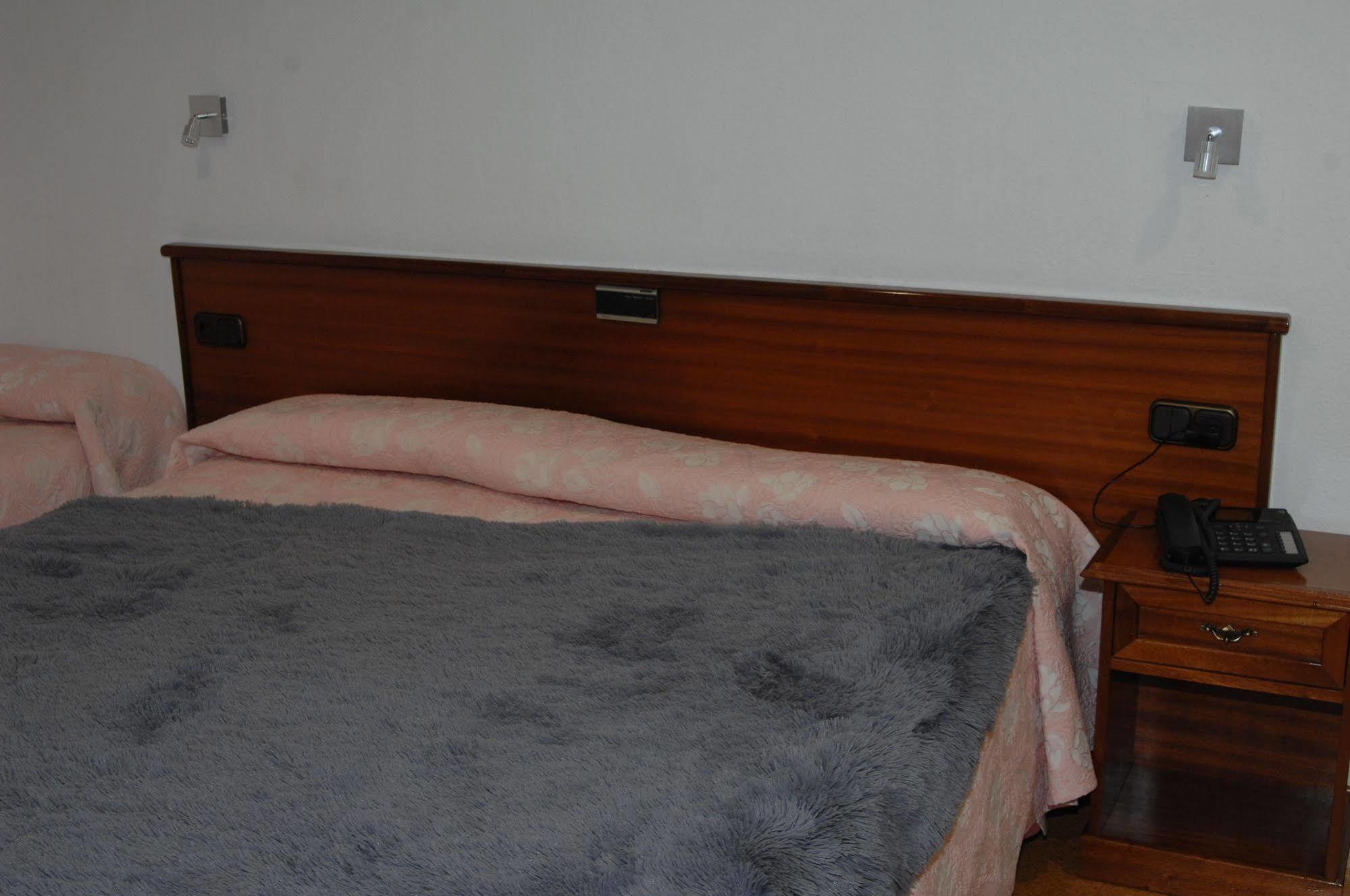 Santacruz Hotel Oviedo Kültér fotó